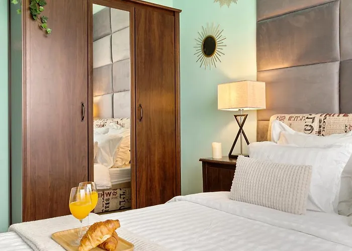 Arena Nationala, Monza, Victor Gomoiu The Cloud, Free Early Check-in Available