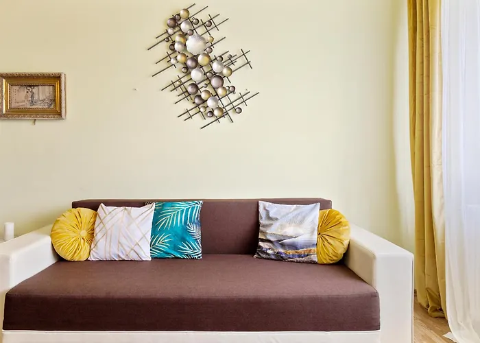 Arena Nationala, Monza, Victor Gomoiu The Cloud, Free Early Check-in Available *