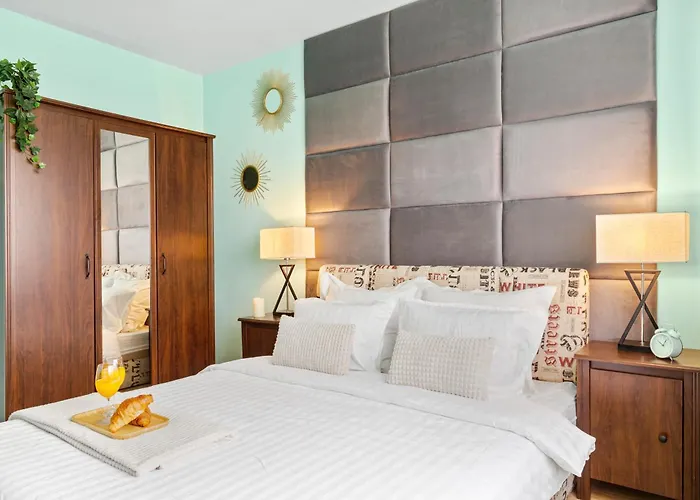 Arena Nationala, Monza, Victor Gomoiu The Cloud, Free Early Check-in Available * Bukarest