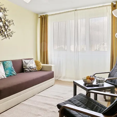 Arena Nationala, Monza, Victor Gomoiu The Cloud, Free Early Check-in Available Bükreş