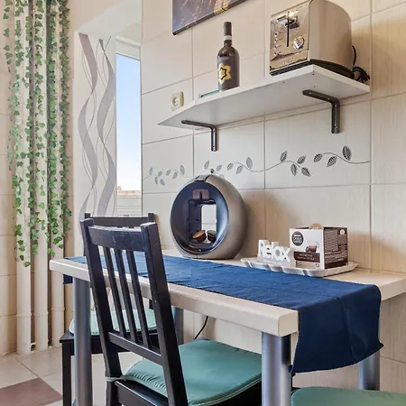 Arena Nationala, Monza, Victor Gomoiu The Cloud, Free Early Check-in Available *